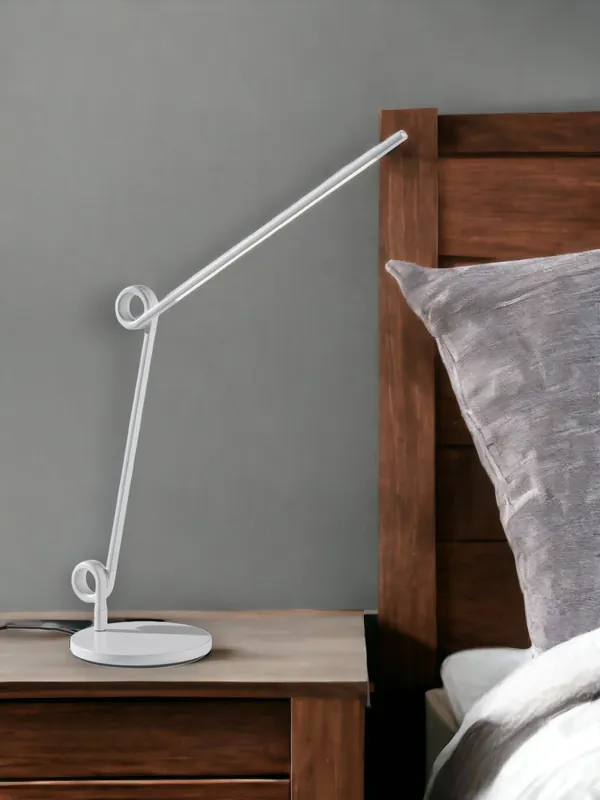 White Metal Novelty Desk Table Lamp By Homeroots Trending